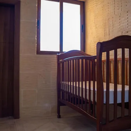 4 Bedroom With Private Pool بيت للعطل