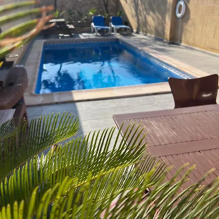 4 Bedroom With Private Pool *