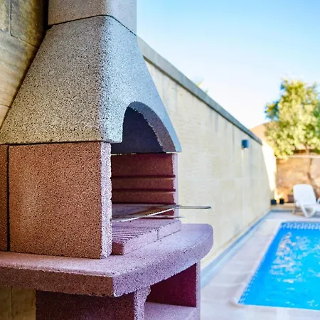 4 Bedroom With Private Pool Gharb (Gozo)
