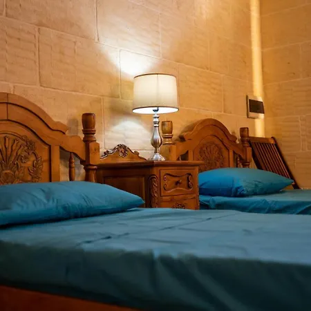 4 Bedroom With Private Pool * Għarb