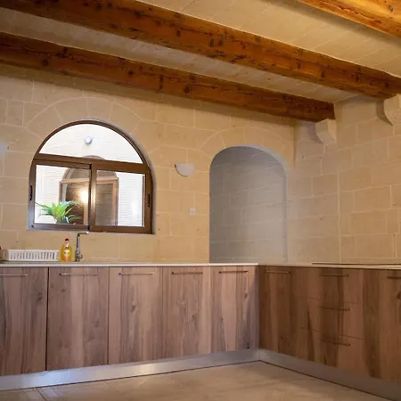 4 Bedroom With Private Pool Gharb (Gozo)