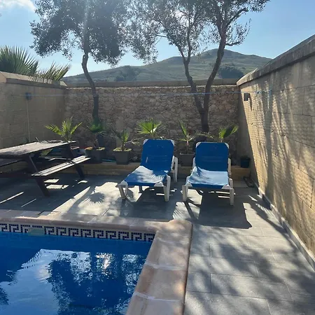 4 Bedroom With Private Pool * Għarb