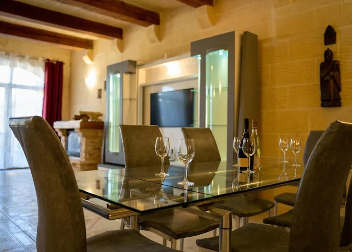 펜션 4 Bedroom With Private Pool 가르브