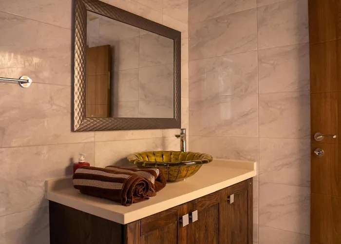 4 Bedroom With Private Pool *