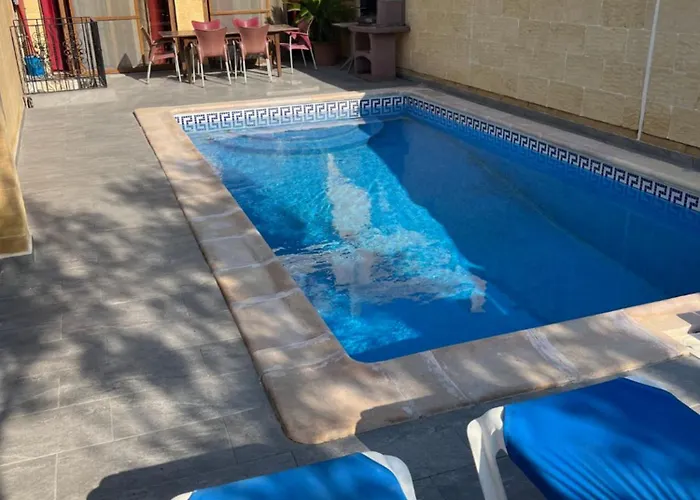 4 Bedroom With Private Pool 가르브